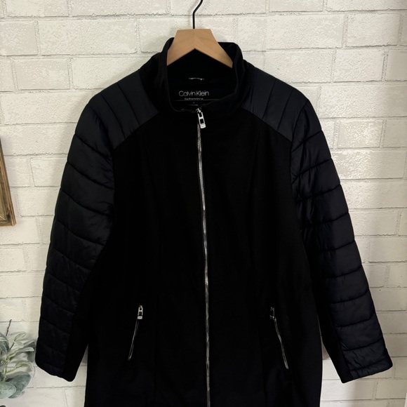 CLAVIN KLEIN PERFORMANCE Womenโs Plus Black Jacket - Picture 7 of 9
